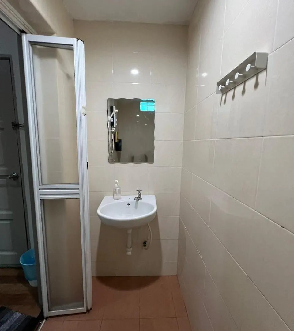 Myroom Georgetown, Off Jalan Burma, Gurney Drive Homestay